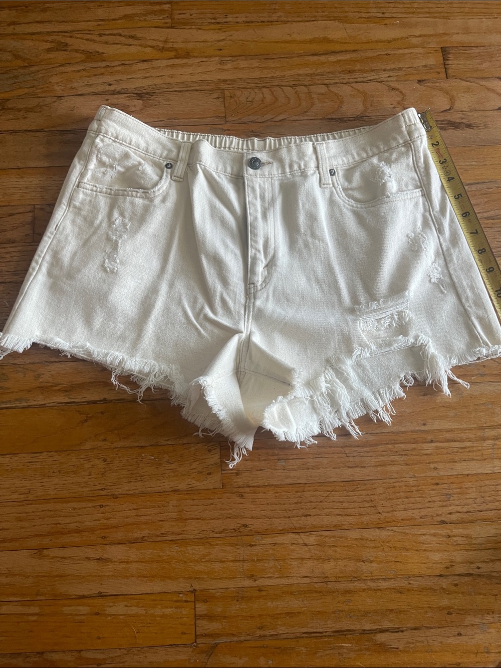 Cream colored aerie size large Daydream  Distressed Denim Women’s Shorts